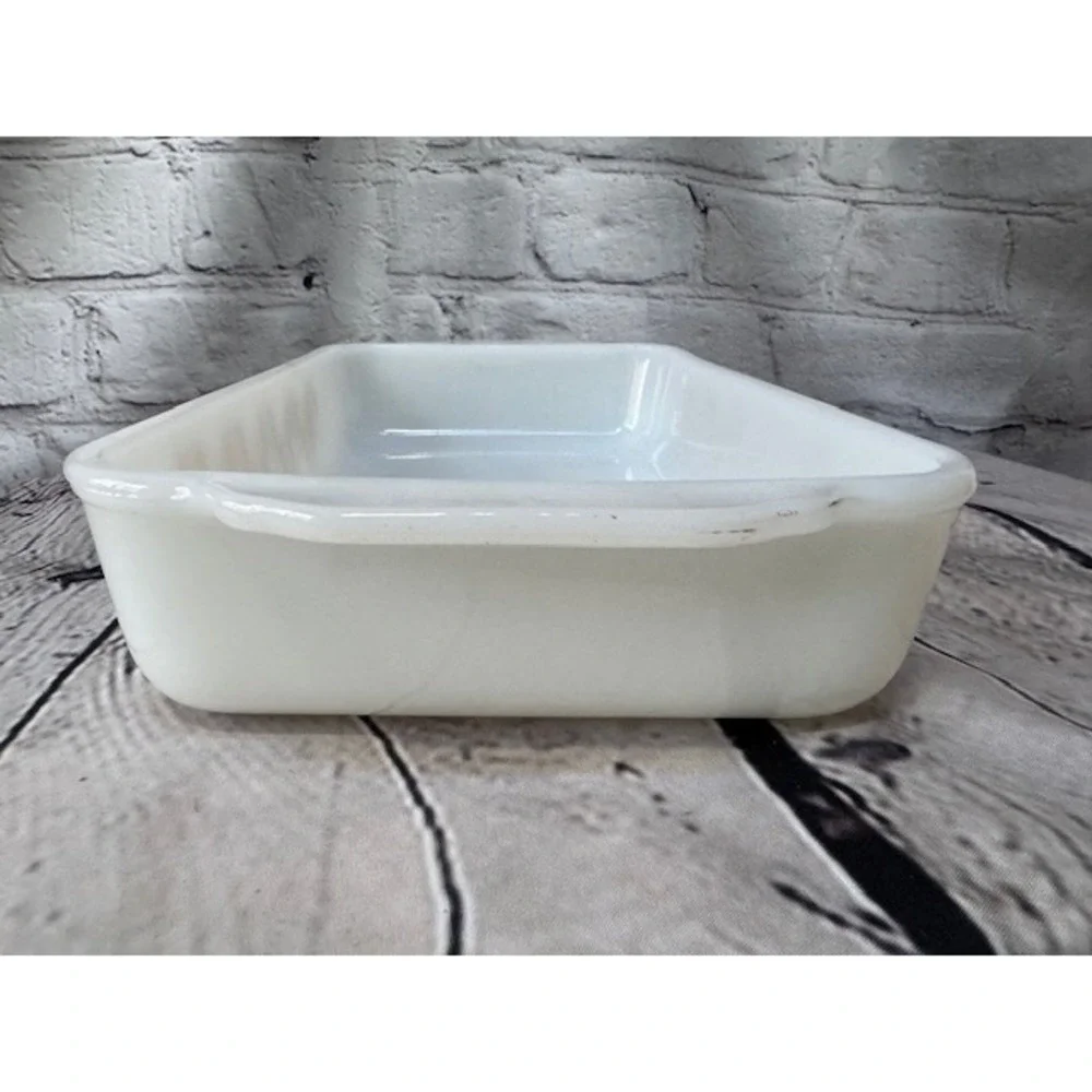 Fire King ANCHOR HOCKING‎ Casserole Dish Atomic Star Glow 7 X 12 Inch White Milk